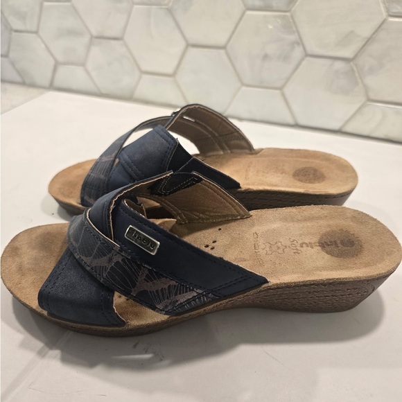 Inblu Woman’s Blue FAITFUL Sandal Size 7.5 Flip Flop Flats Cushioned - Picture 5 of 9